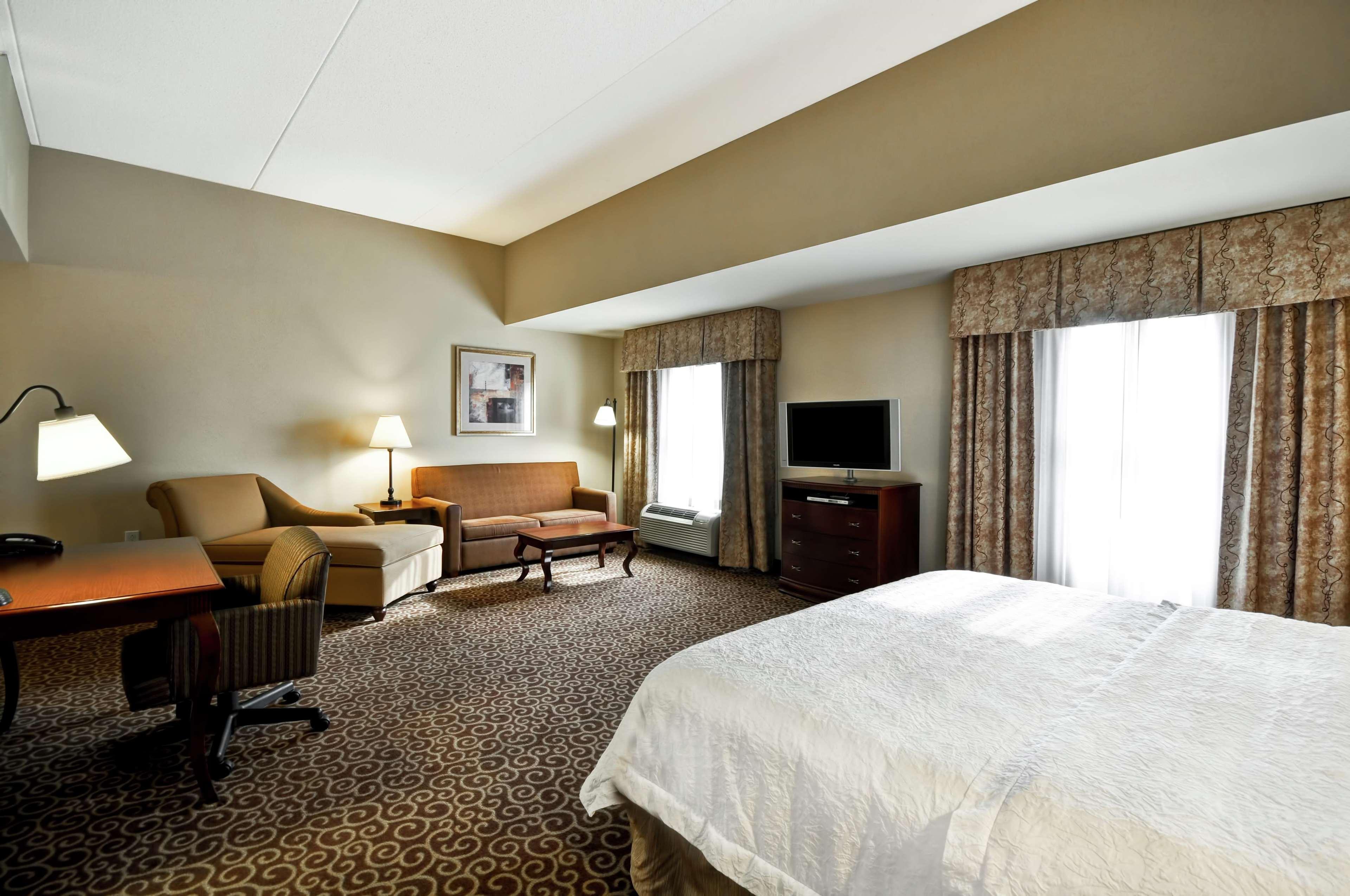 hampton inn and suites fredericksburg at celebrate virginia