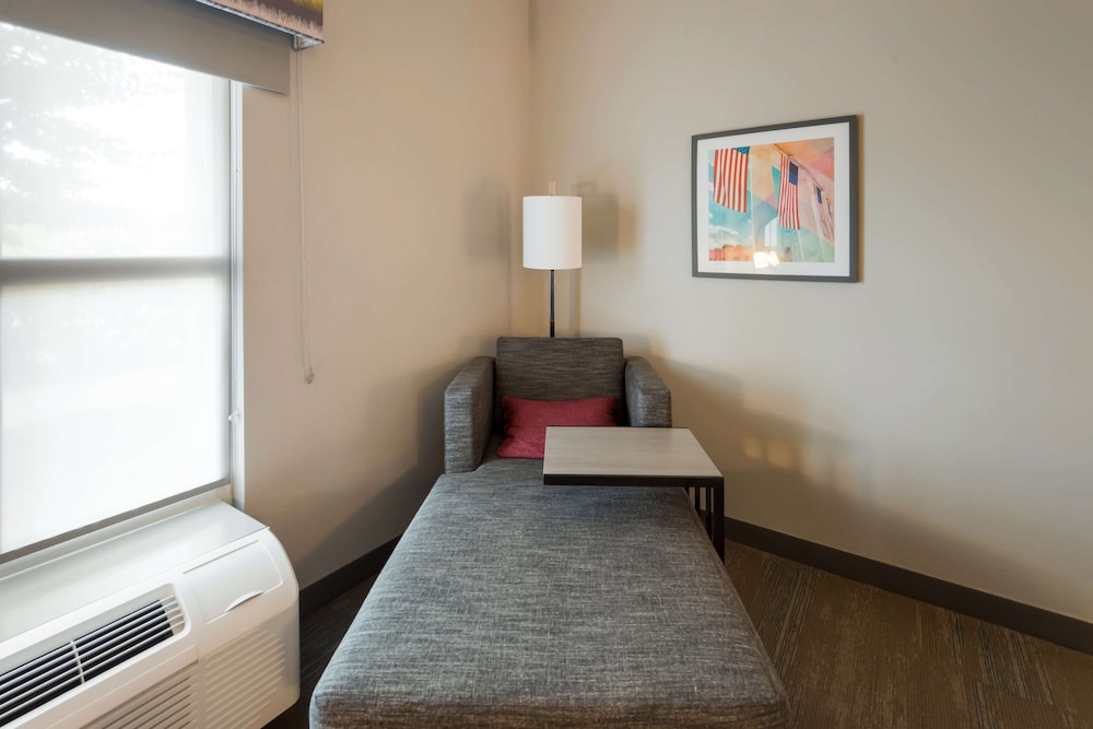 hampton inn and suites fredericksburg at celebrate virginia