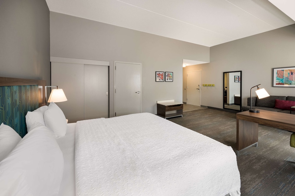 hampton inn and suites fredericksburg at celebrate virginia