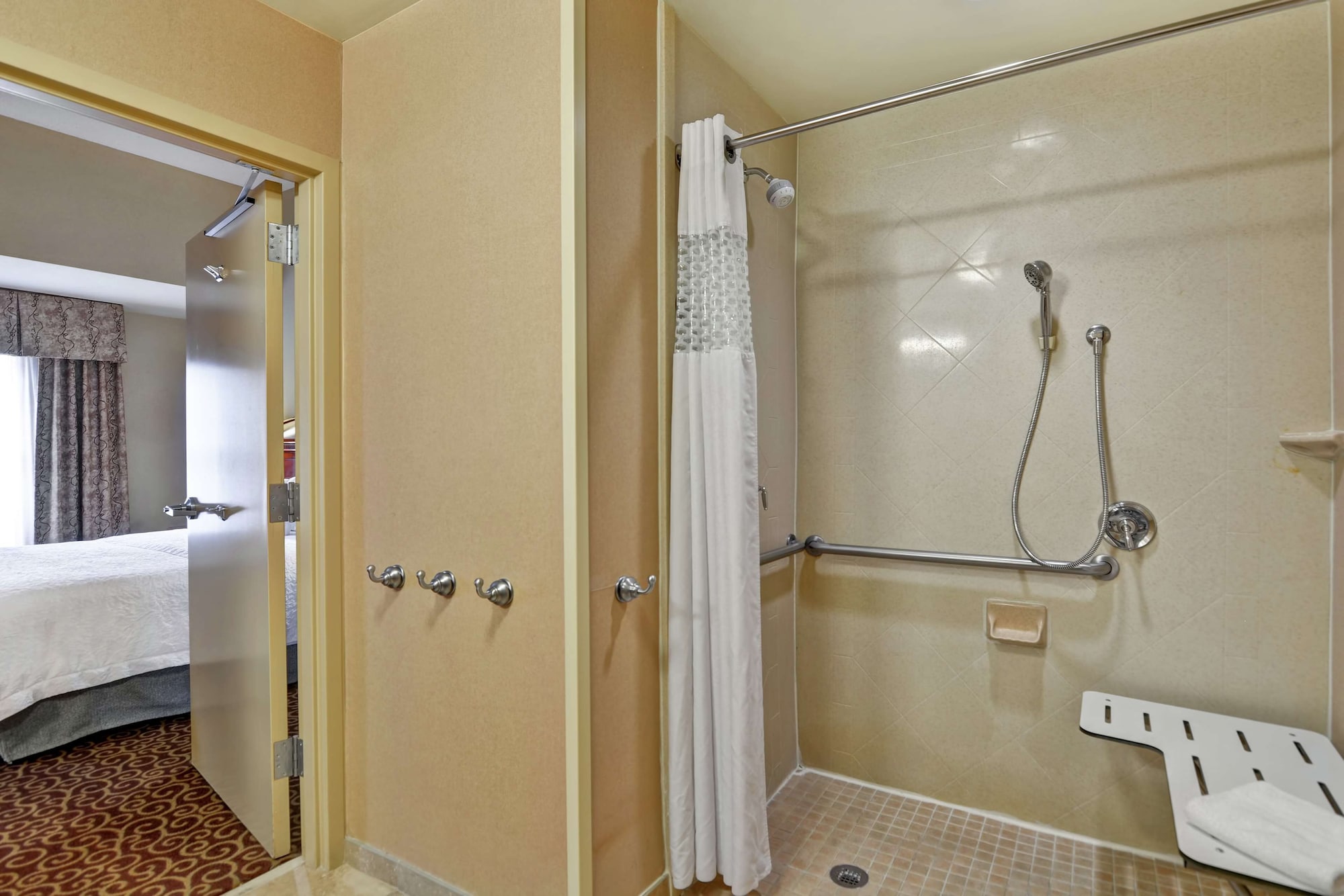 hampton inn and suites fredericksburg at celebrate virginia