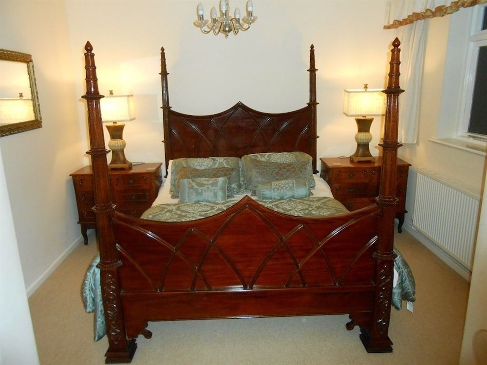 the hawk and buckle inn