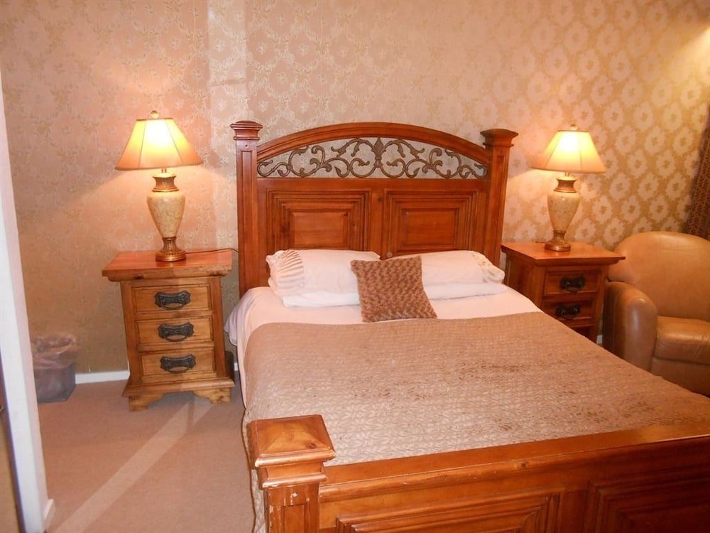 the hawk and buckle inn