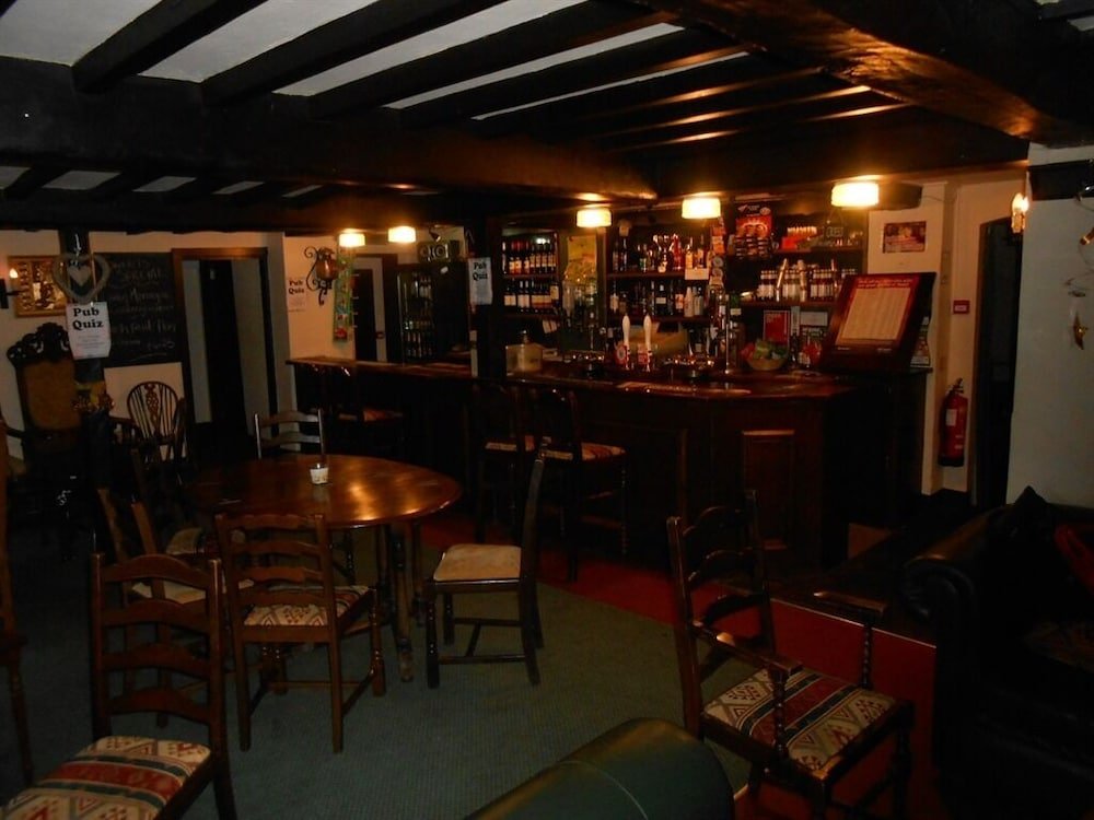 the hawk and buckle inn