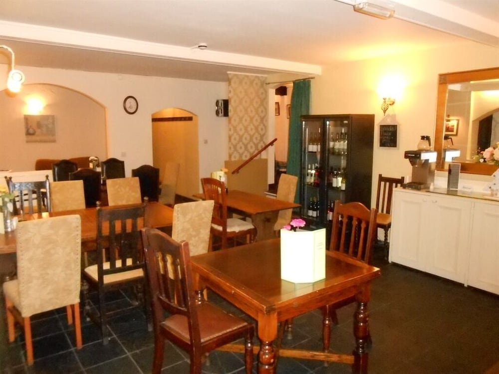 the hawk and buckle inn