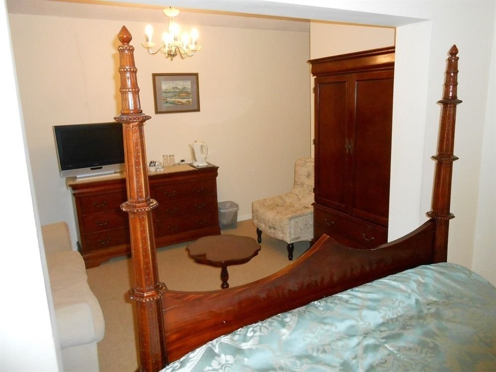 the hawk and buckle inn