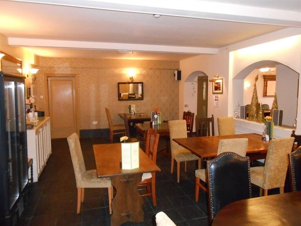 the hawk and buckle inn