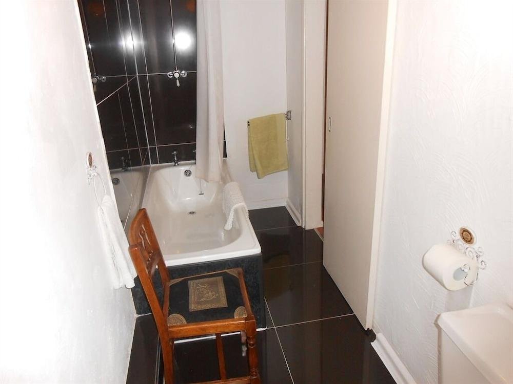 the hawk and buckle inn