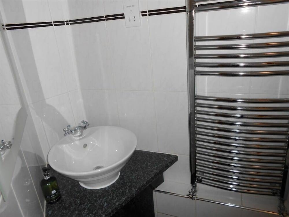 the hawk and buckle inn