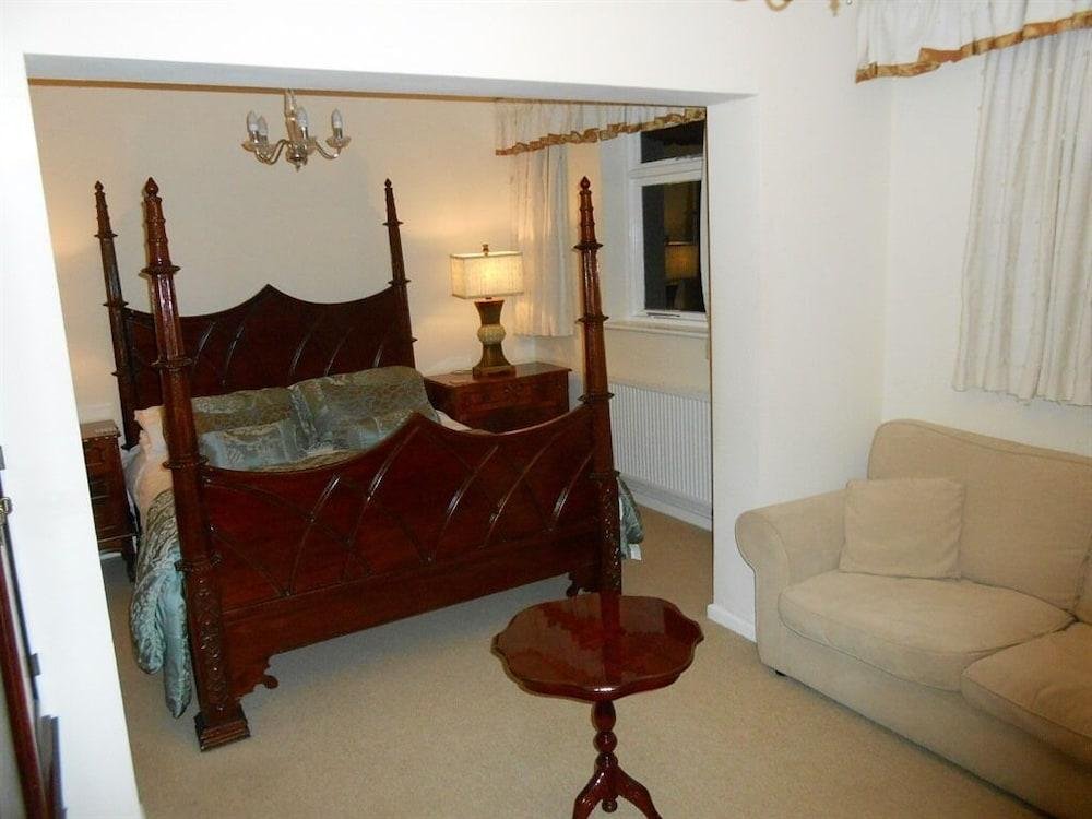 the hawk and buckle inn