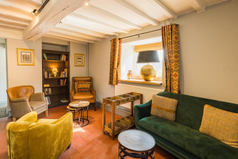 the hawk and buckle inn