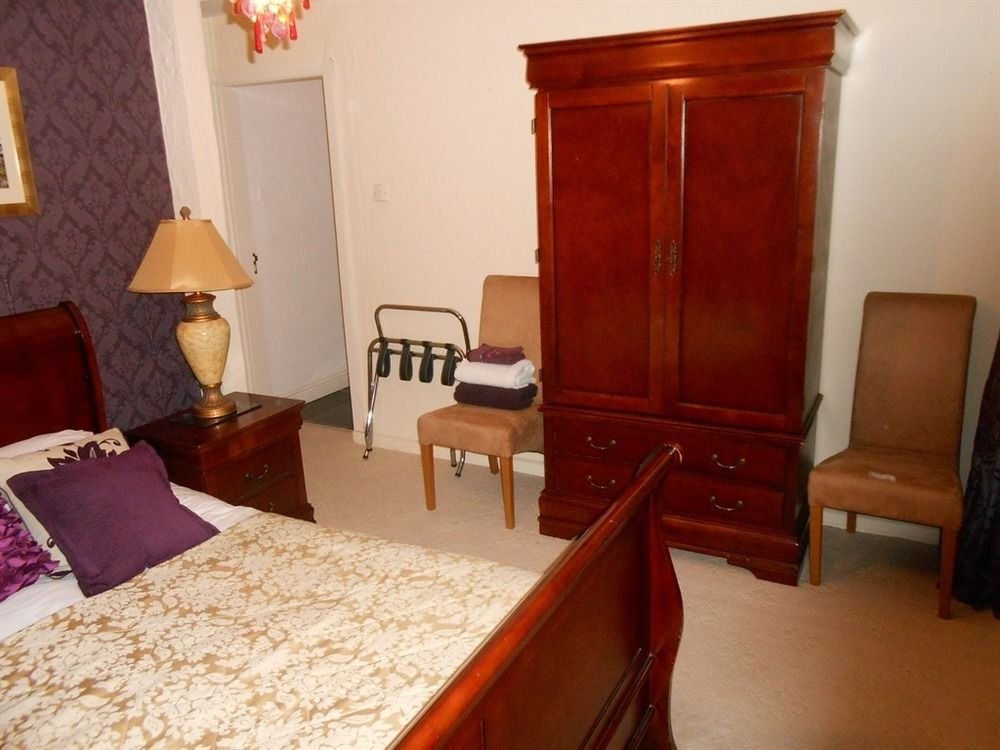 the hawk and buckle inn