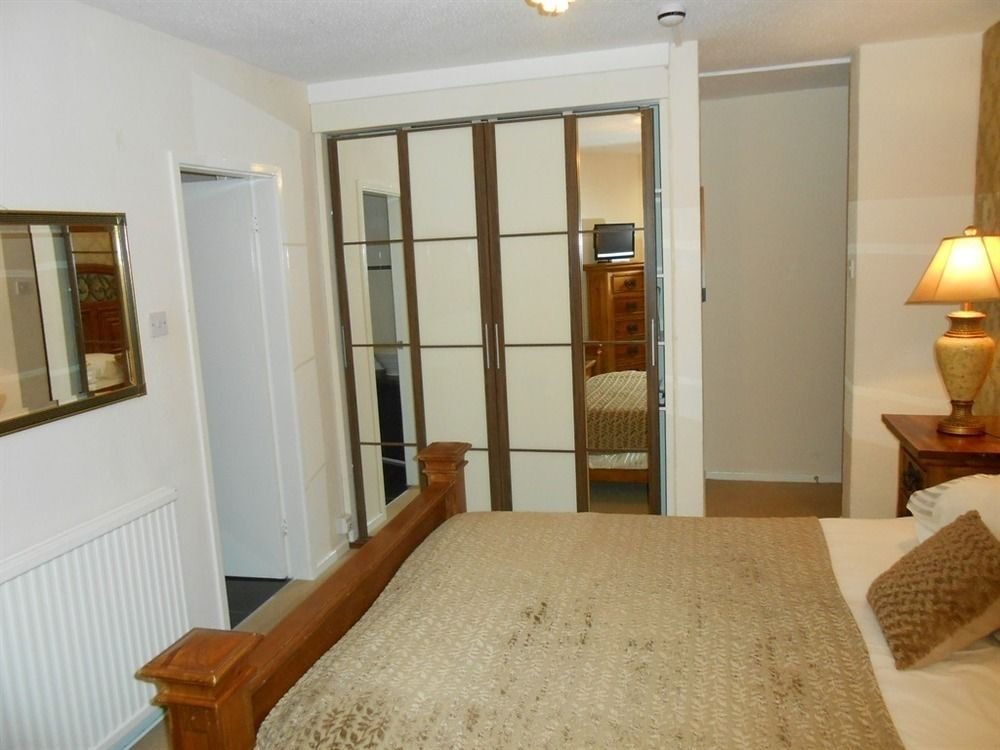 the hawk and buckle inn