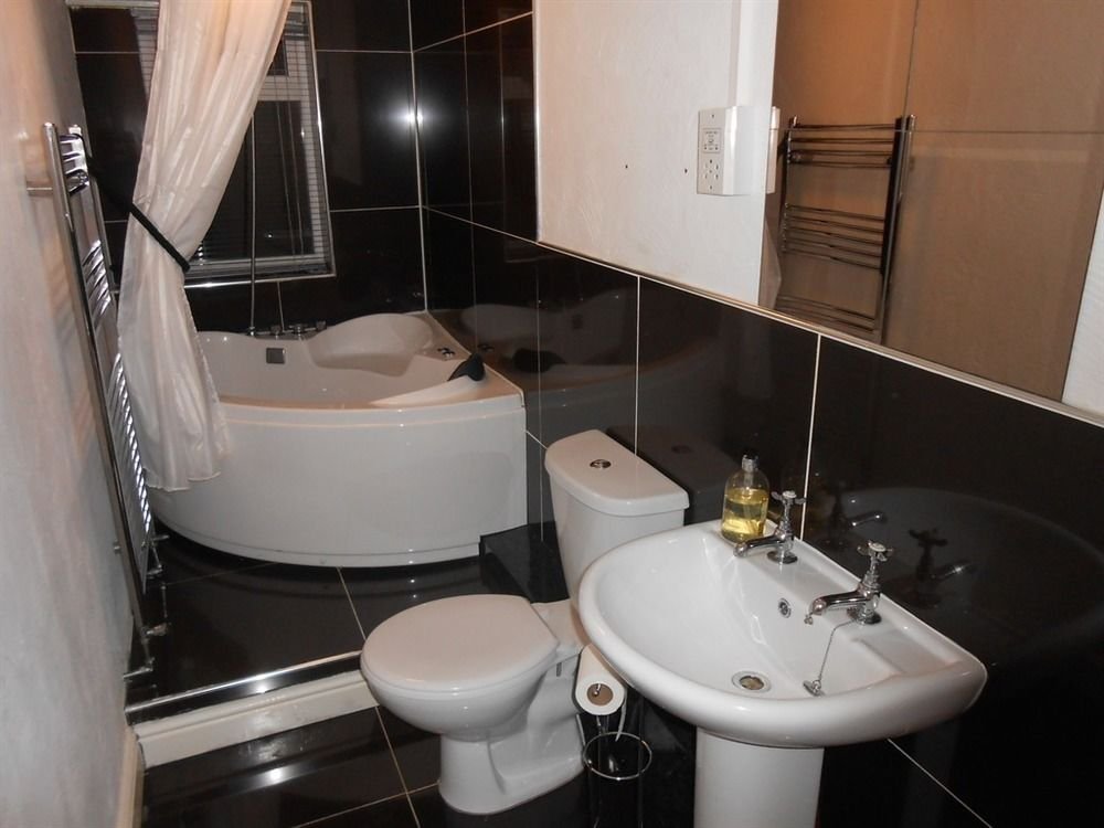 the hawk and buckle inn