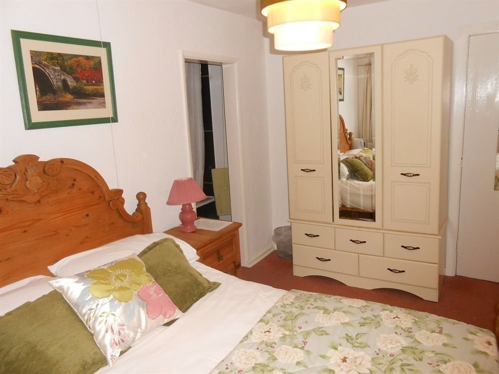 the hawk and buckle inn