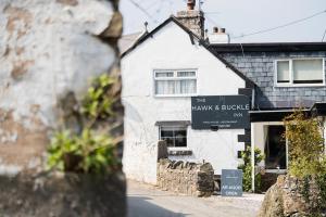 the hawk and buckle inn