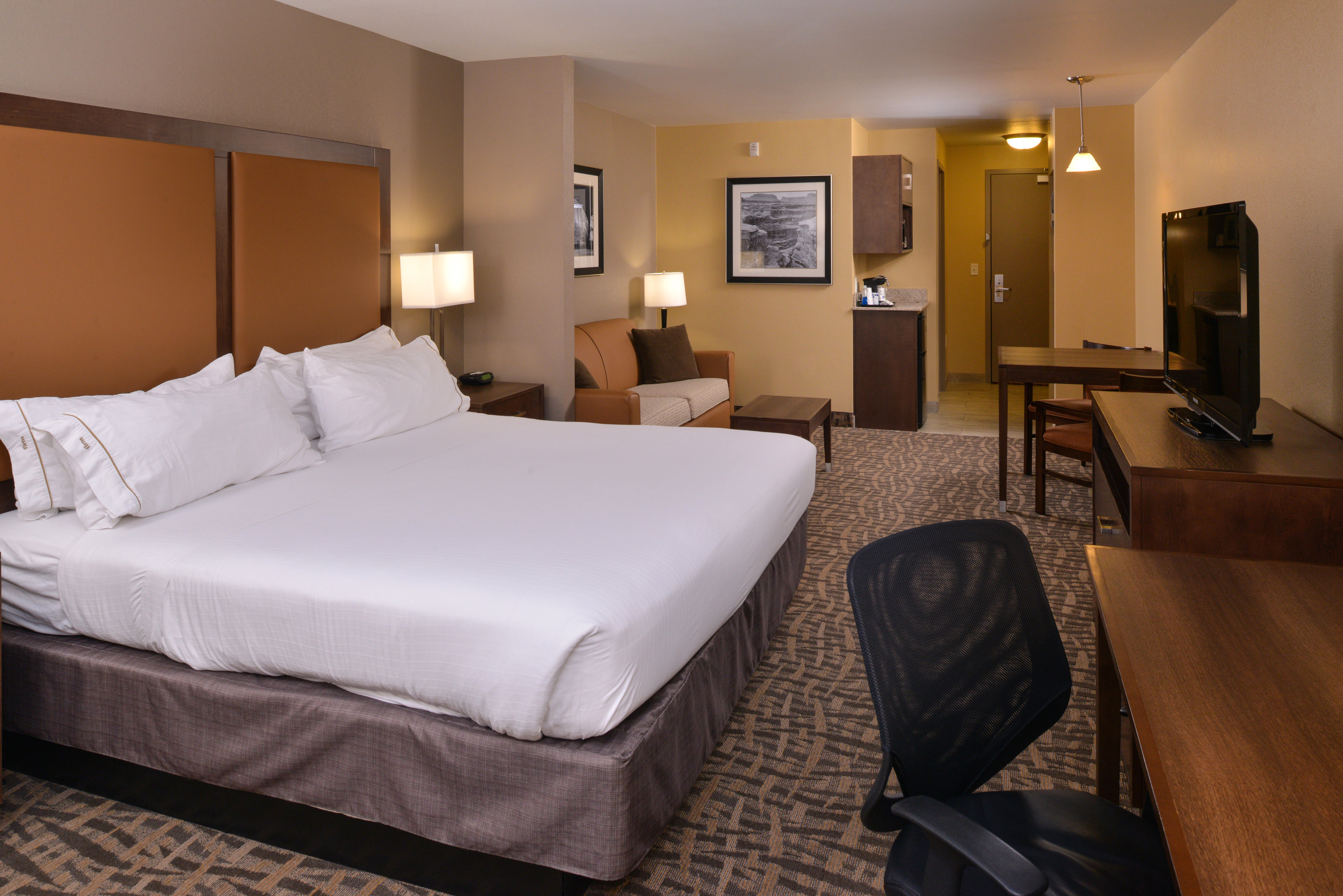 holiday inn express and suites page lake powell area