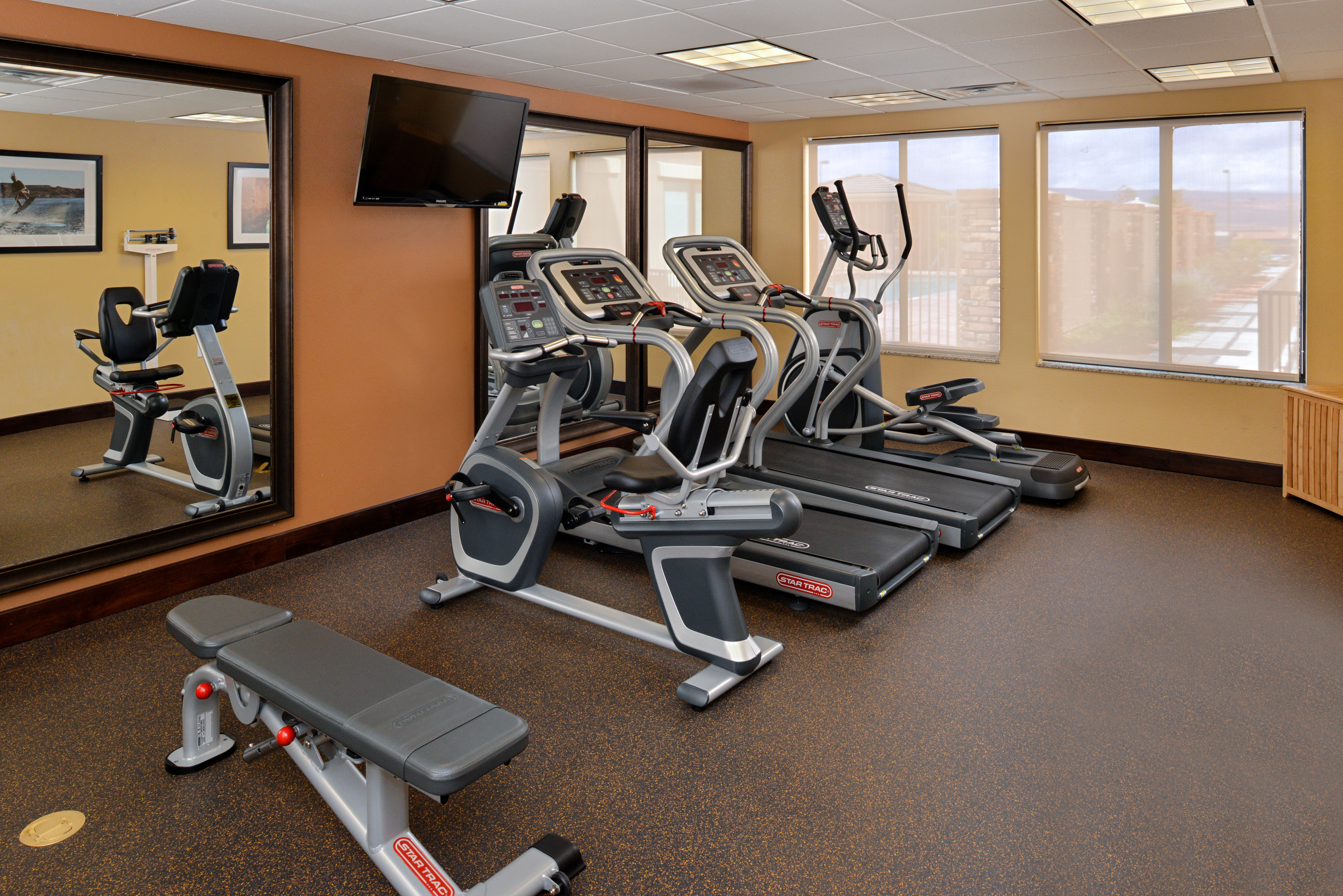 holiday inn express and suites page lake powell area