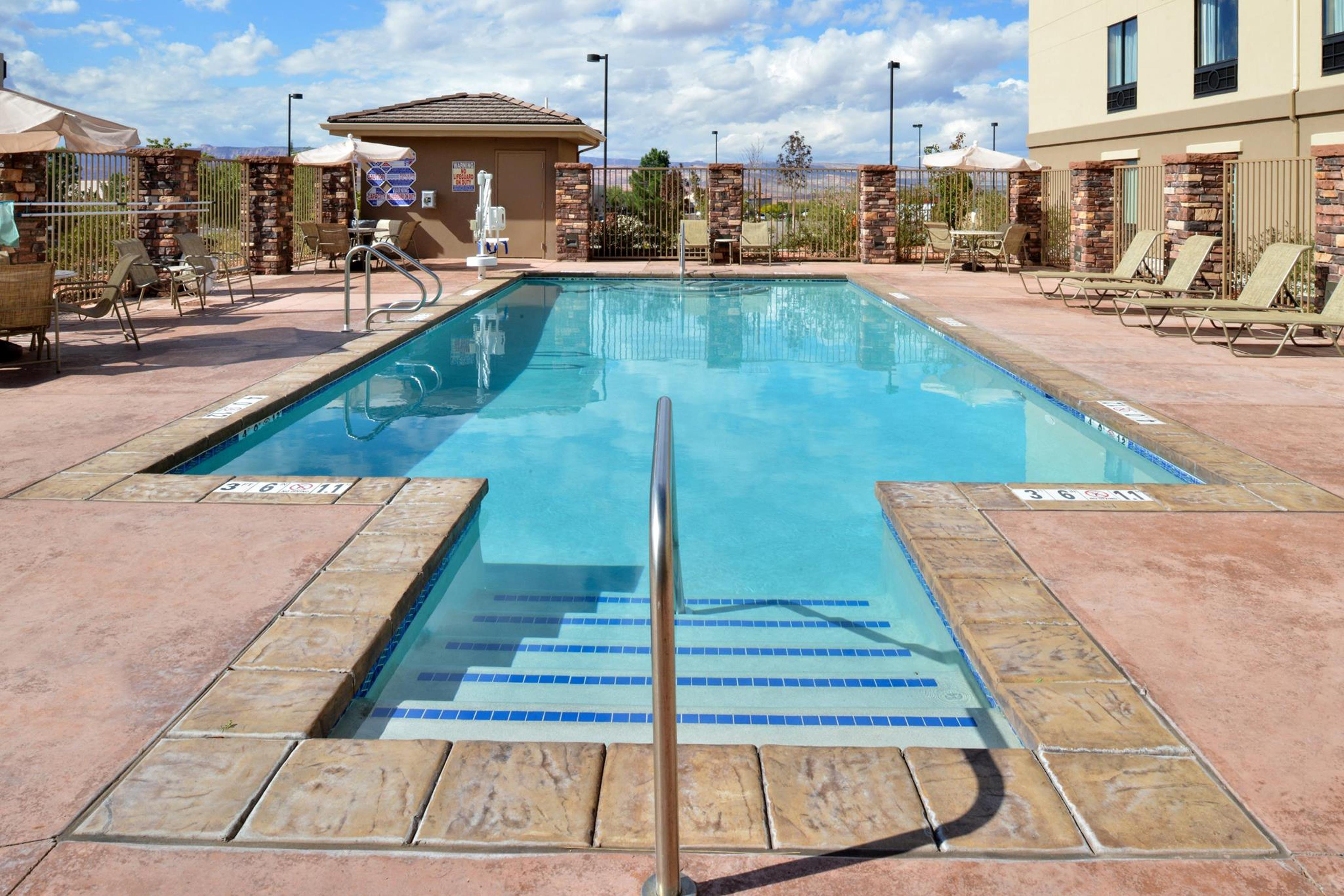 holiday inn express and suites page lake powell area
