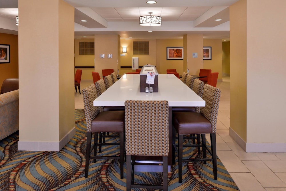 holiday inn express and suites page lake powell area