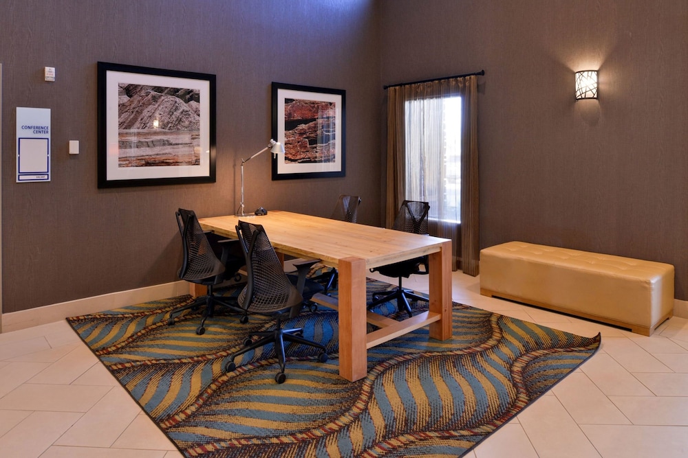 holiday inn express and suites page lake powell area