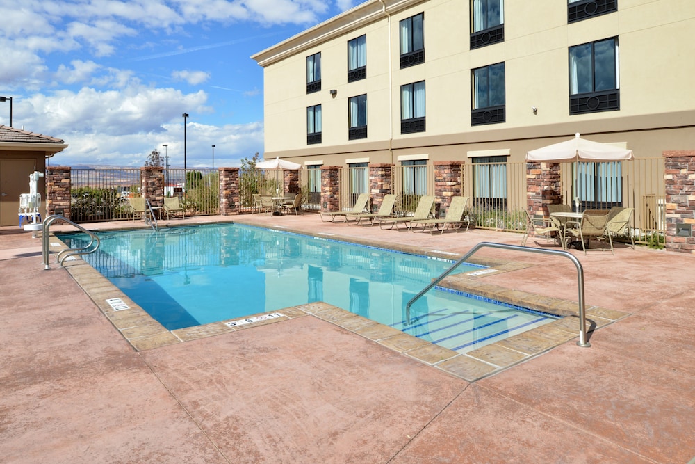 holiday inn express and suites page lake powell area