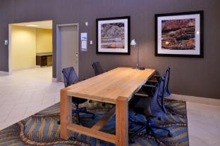 holiday inn express and suites page lake powell area