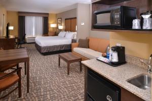 holiday inn express and suites page lake powell area