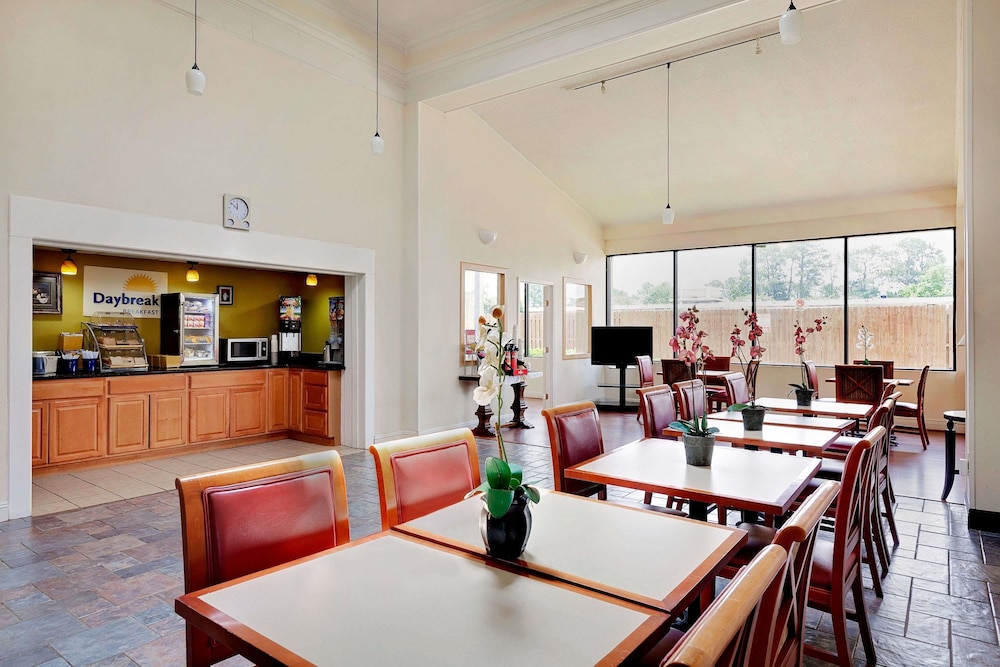 Days Inn By Wyndham Lafayette Near Lafayette Airport,Lafayette>>Broussard,2 star