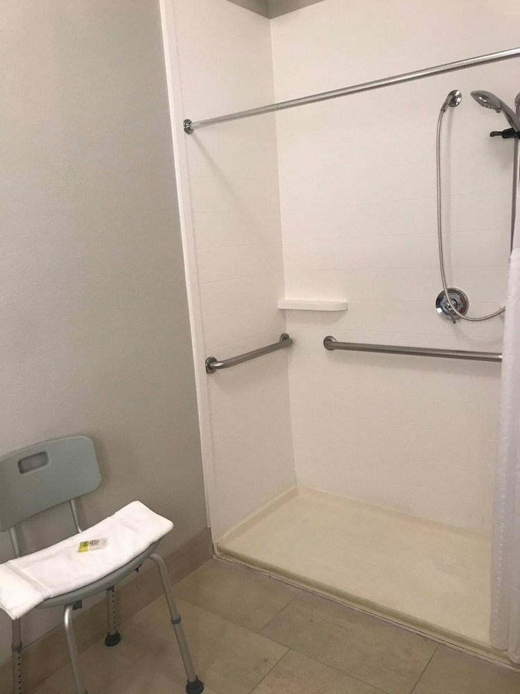 holiday inn express and suites mansfield by ihg