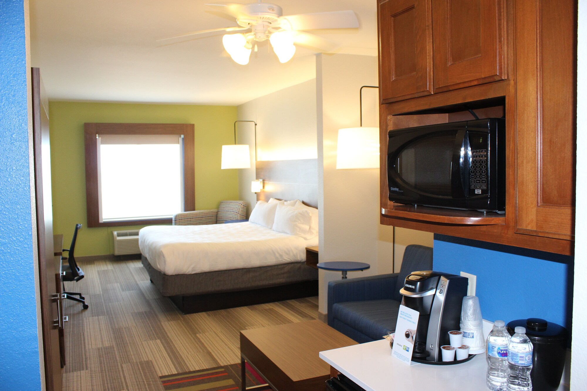 holiday inn express and suites mansfield by ihg