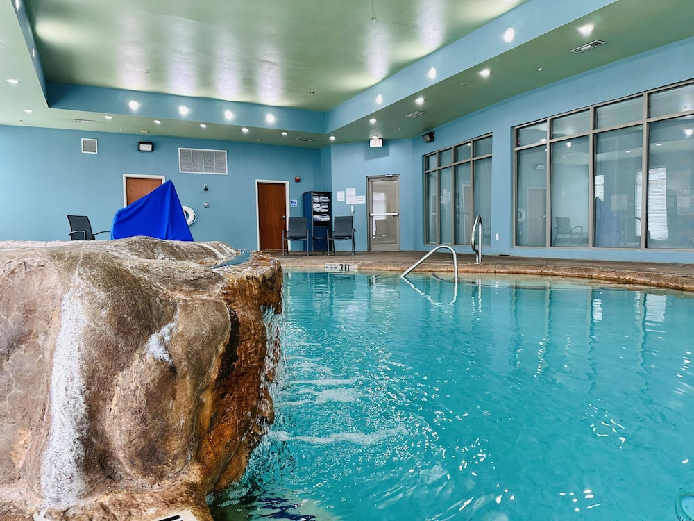 holiday inn express and suites mansfield by ihg