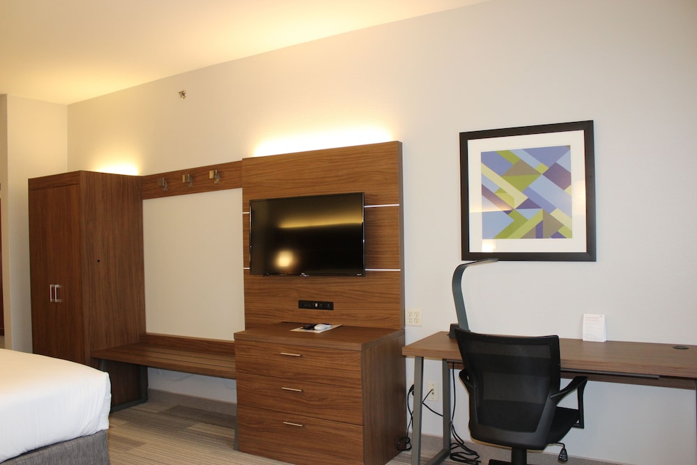 holiday inn express and suites mansfield by ihg