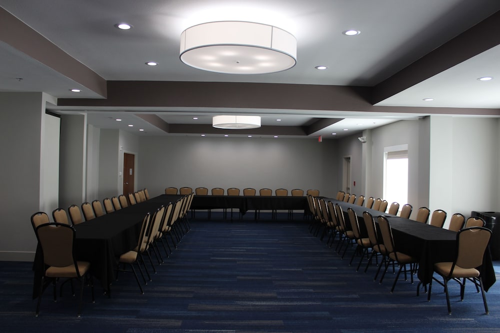 holiday inn express and suites mansfield by ihg