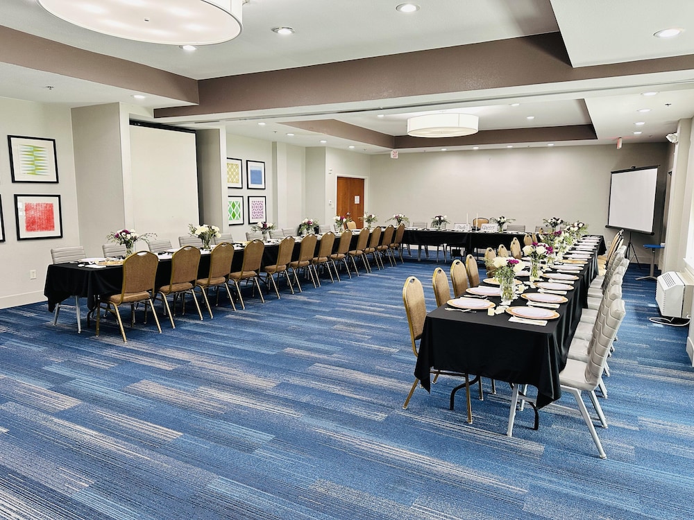 holiday inn express and suites mansfield by ihg
