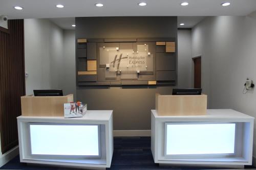 holiday inn express and suites mansfield by ihg