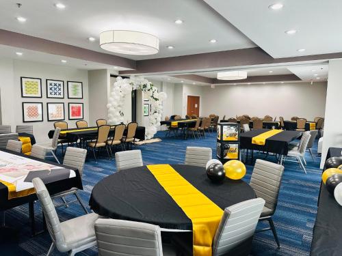 holiday inn express and suites mansfield by ihg