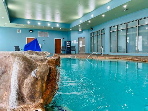 holiday inn express and suites mansfield by ihg