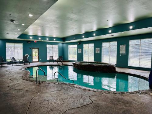 holiday inn express and suites mansfield by ihg