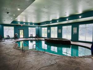 holiday inn express and suites mansfield by ihg