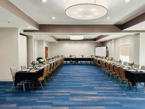 holiday inn express and suites mansfield by ihg