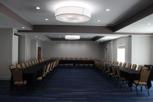 holiday inn express and suites mansfield by ihg
