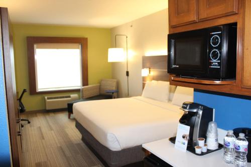 holiday inn express and suites mansfield by ihg