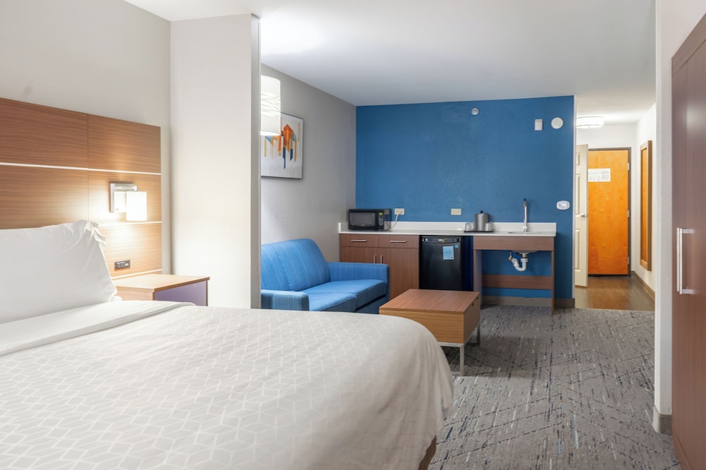 holiday inn express hotel and suites lake zurich bar