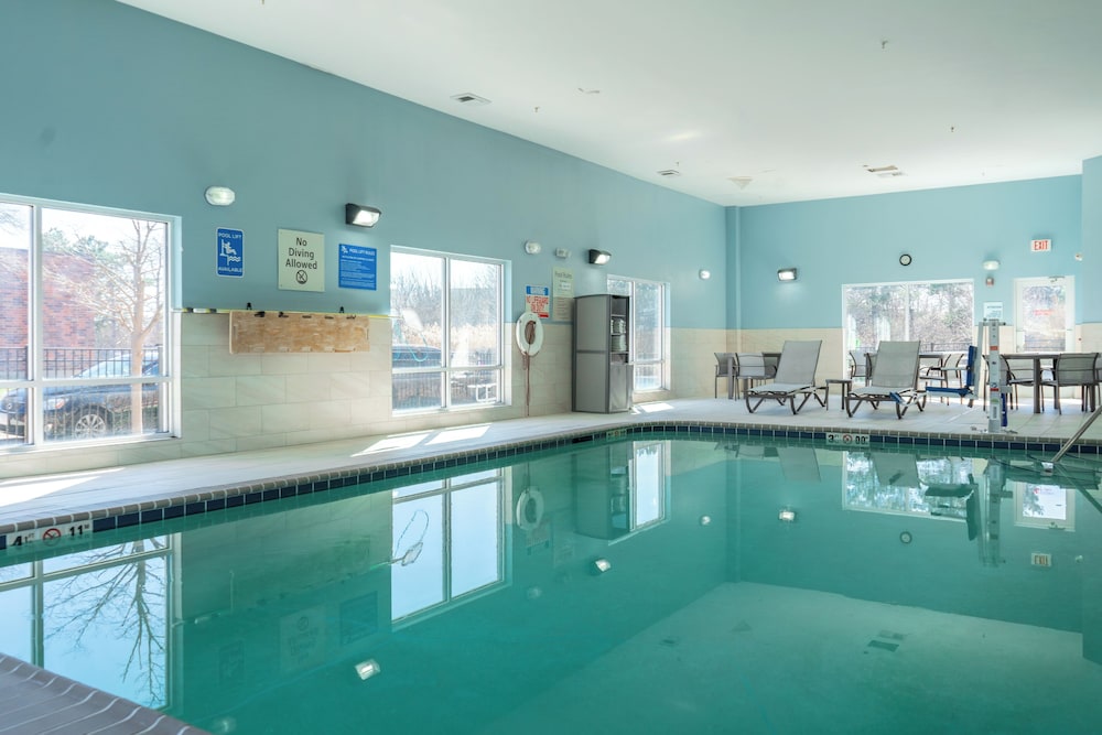 holiday inn express hotel and suites lake zurich bar