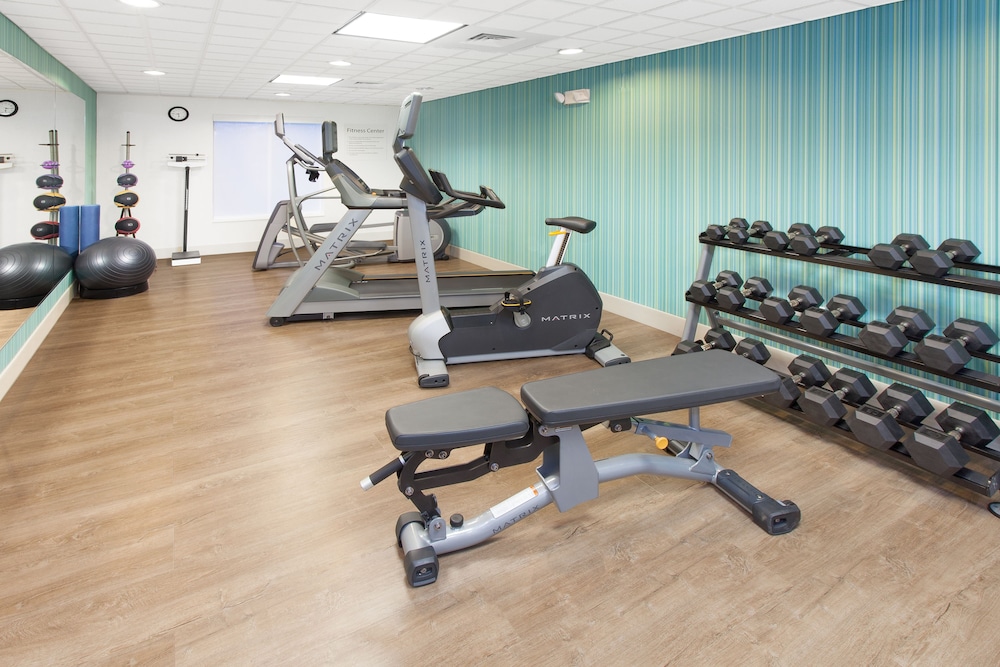 holiday inn express hotel and suites lake zurich bar