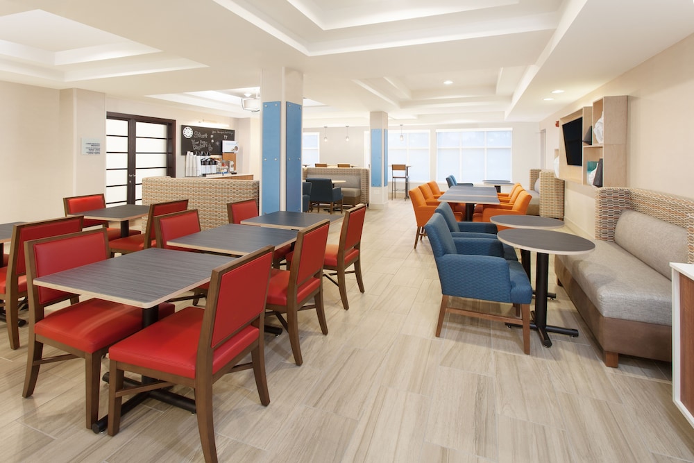 holiday inn express hotel and suites lake zurich bar