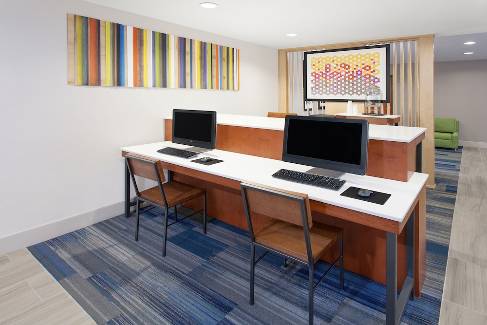 holiday inn express hotel and suites lake zurich bar