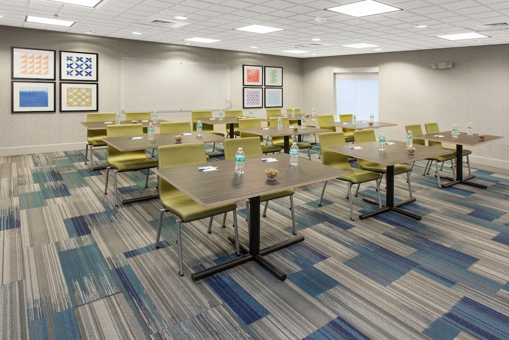holiday inn express hotel and suites lake zurich bar