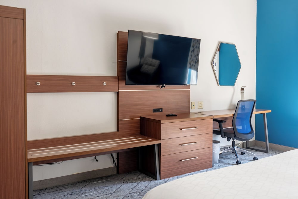 holiday inn express hotel and suites lake zurich bar