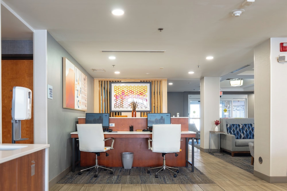 holiday inn express hotel and suites lake zurich bar